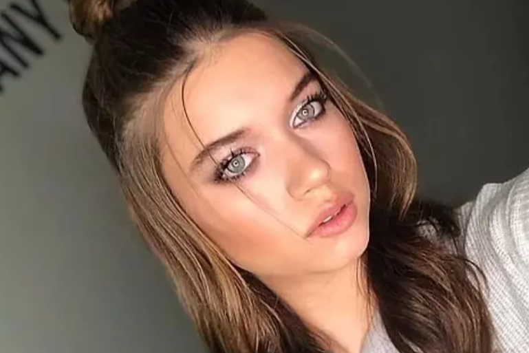 Afra SaraçoğluAfra Saraçoğlu Afra SaraçoğluAfra Saraçoğlu