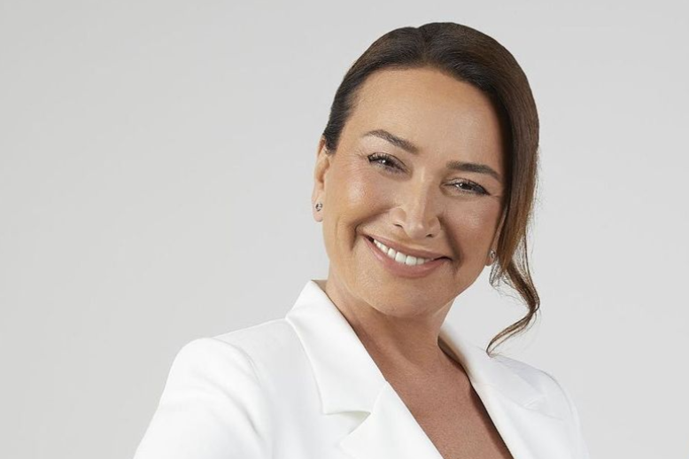 Demet AkbağDemet Akbağ Demet AkbağDemet Akbağ