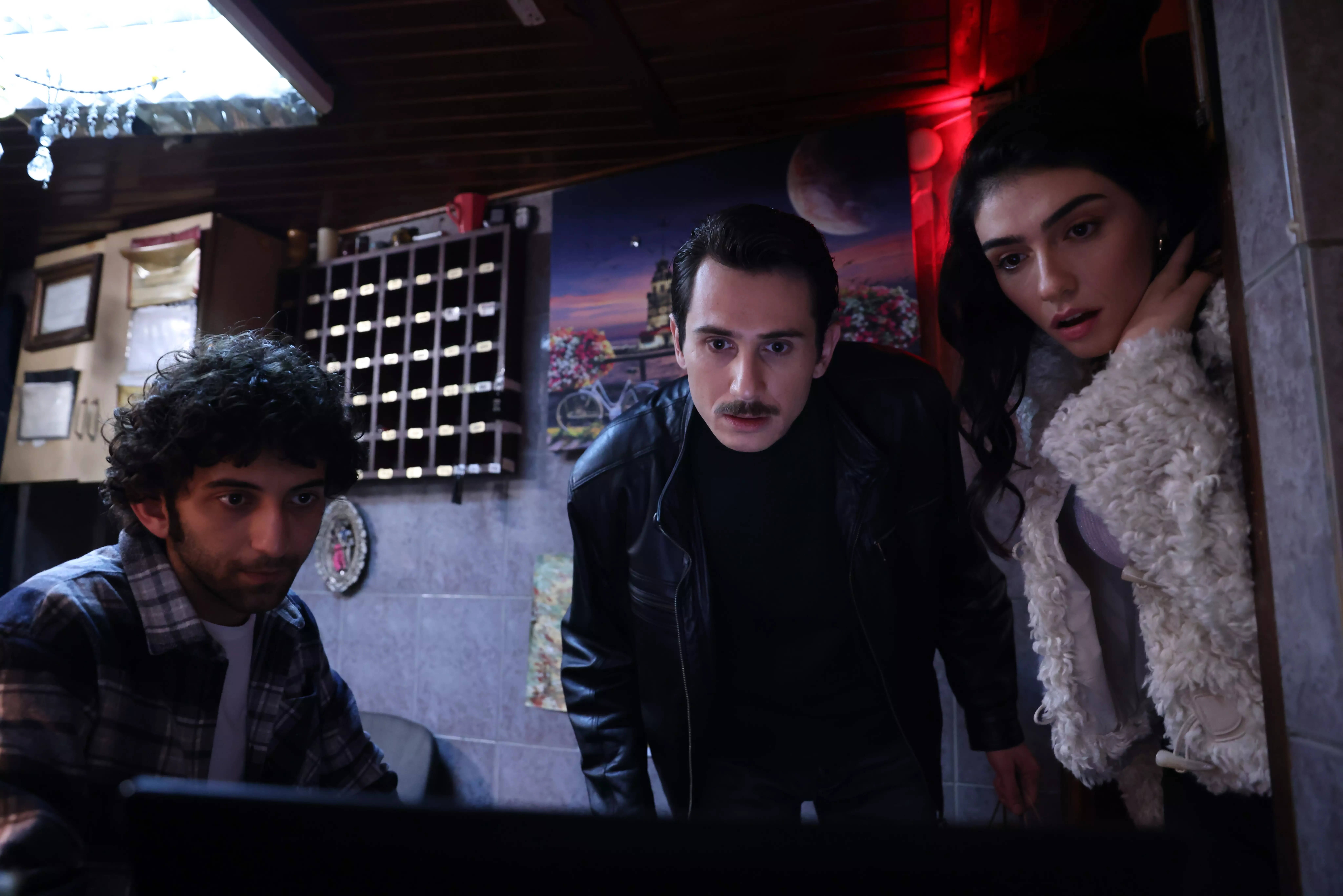 “İnci Taneleri” dizisinin senarist ve yönetmeni kim?