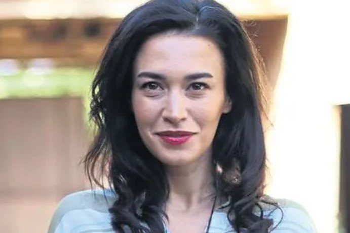 Ecem ÖzkayaEcem Özkaya Ecem ÖzkayaEcem Özkaya