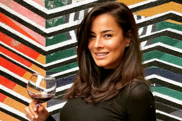 Özlem ConkerÖzlem Conker Özlem ConkerÖzlem Conker