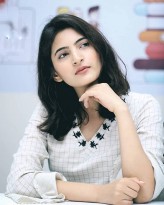 Shivani Raghuvanshi fotoğrafı Shivani Raghuvanshi fotoğrafı