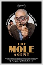 The Mole Agent (2020) afişi