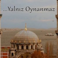 …Yalnız Oynanmaz (2012) afişi