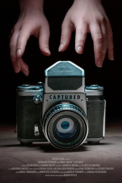 Captured (2019) afişi Captured (2019) afişi