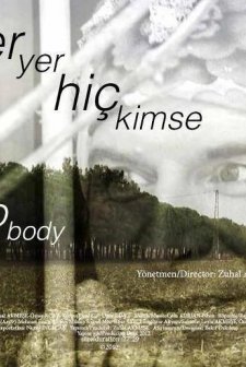 Her Yer Hiç Kimse (2013) afişi