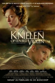 Knielen Op Een Bed Violen