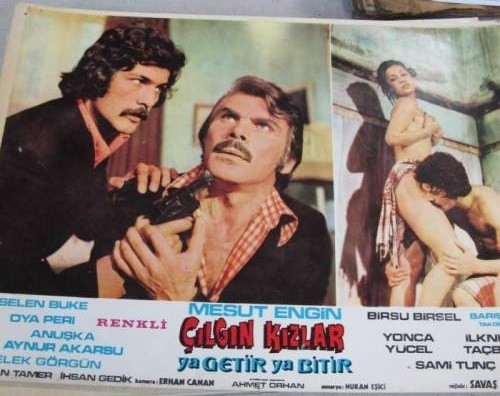 Oniki Çılgın Kız (1975) afişi Oniki Çılgın Kız (1975) afişi