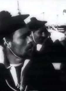 Vue prise d'une baleinière en marche