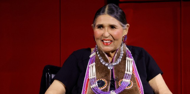 Marlon Brando Adına Oscar’ı Reddeden Aktivist Sacheen Littlefeather Hayatını Kaybetti