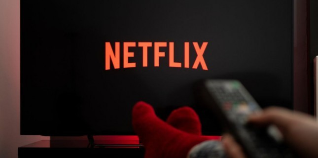 Netflix’in Reklamlı Paketleri ve Şifre Paylaşma Yasağı Yıl Sonunda Geliyor!