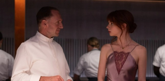 Ralph Fiennes ve Anya Taylor-Joy’lu Korku-Komedi Filmi “The Menu”den İlk Fragman!
