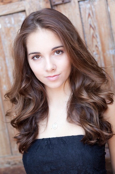 Haley Pullos Fotoğrafları 1