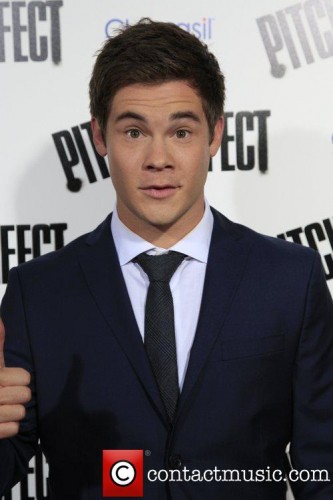 Adam Devine Fotoğrafı