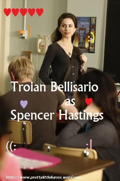 Troian Bellisario Fotoğrafı