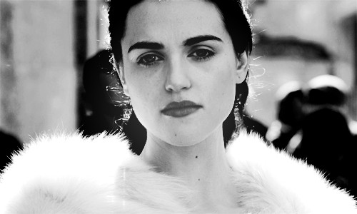 Katie McGrath Fotoğrafı