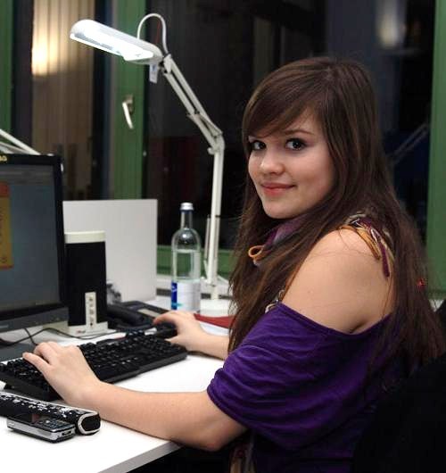 Emilia Schüle Fotoğrafı