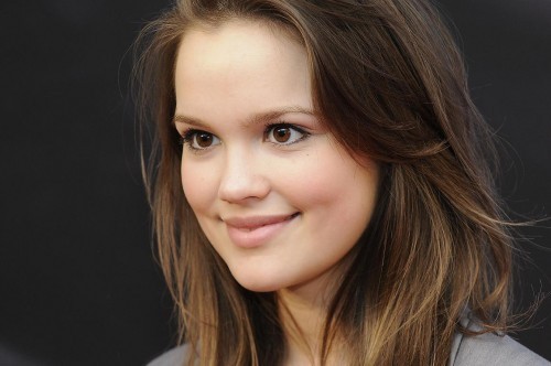 Emilia Schüle Fotoğrafı