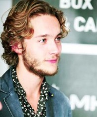 Toby Regbo Fotoğrafları 17