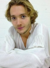 Toby Regbo Fotoğrafları 22