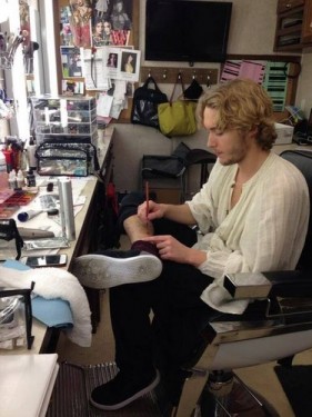 Toby Regbo Fotoğrafı