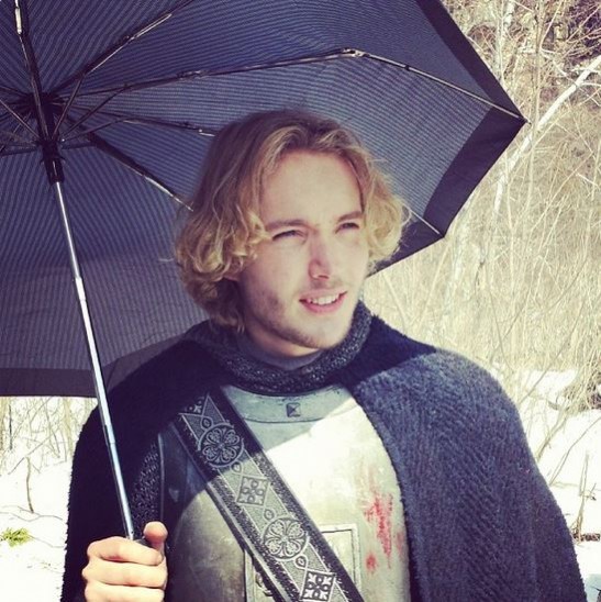 Toby Regbo Fotoğrafları 99