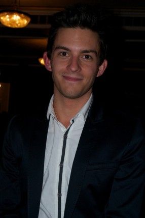 Jonathan Bailey Fotoğrafı