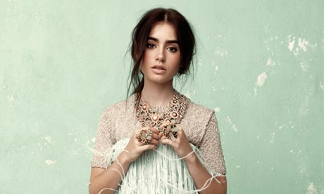 Lily Collins Fotoğrafı