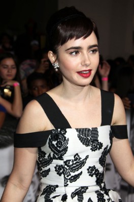 Lily Collins Fotoğrafları 315