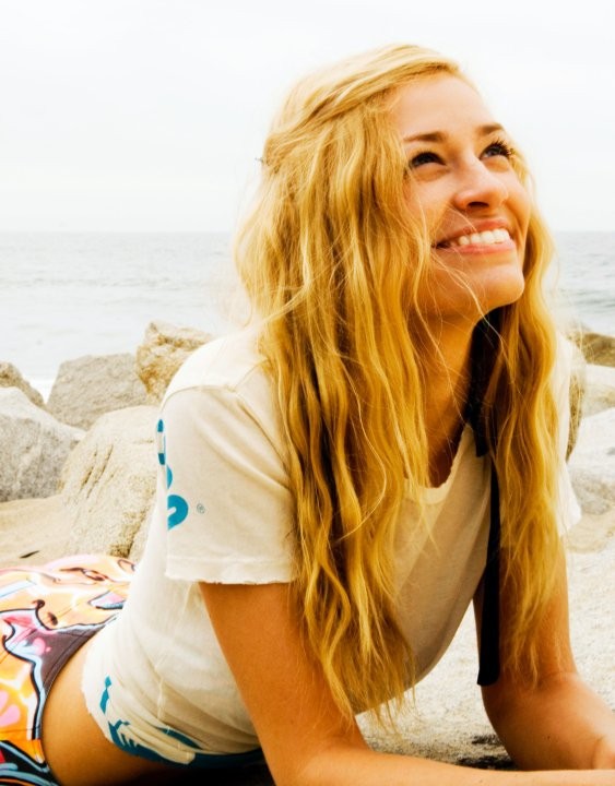 Beth Behrs Fotoğrafı