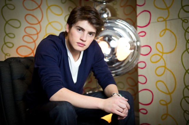 Gregg Sulkin Fotoğrafı