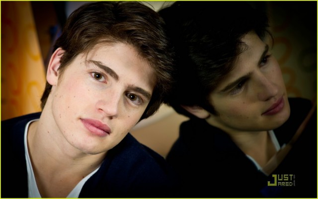 Gregg Sulkin Fotoğrafları 46