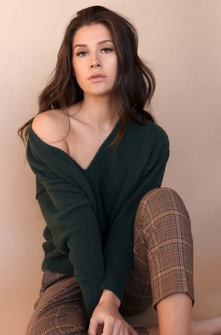 Natasha Calis Fotoğrafı