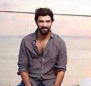 Engin Akyürek Fotoğrafı