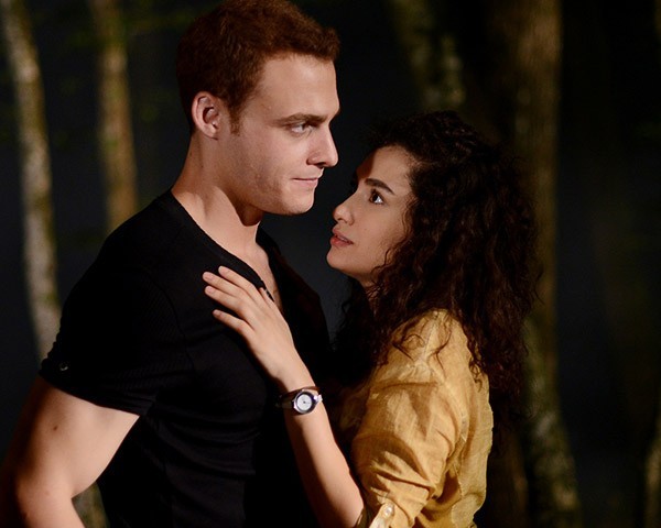 Hande Doğandemir Fotoğrafı