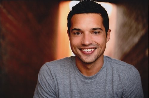Alex Loynaz Fotoğrafı