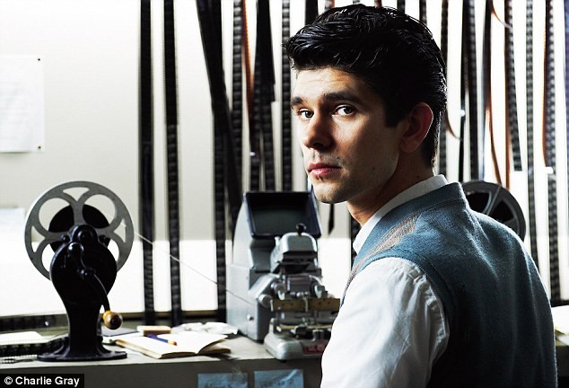 Ben Whishaw Fotoğrafları 213