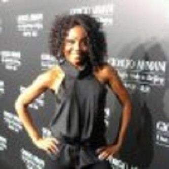 Elle Young Fotoğrafı