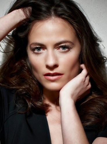 Lara Pulver Fotoğrafları 3