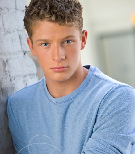 Brett Dier Fotoğrafları 1