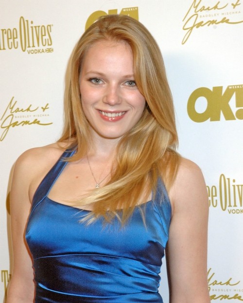 Emma Bell Fotoğrafları 11