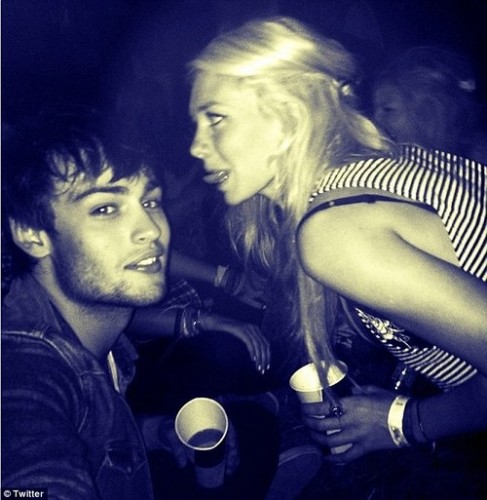 Douglas Booth Fotoğrafları 14