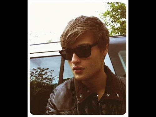 Douglas Booth Fotoğrafı