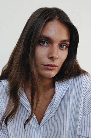 Caitlin Stasey Fotoğrafı