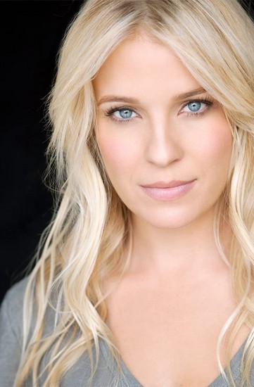 Alicia Leigh Willis Fotoğrafı