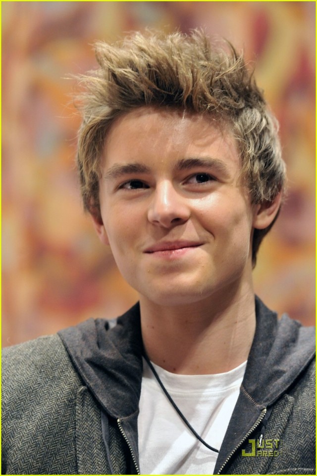 Callan Ryan Claude McAuliffe Fotoğrafları 15