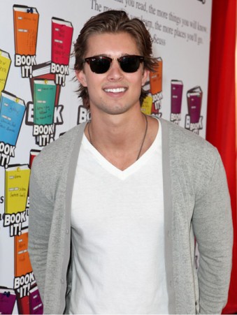 Drew Van Acker Fotoğrafı