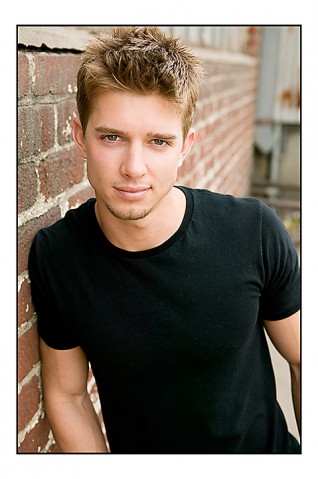 Drew Van Acker Fotoğrafı