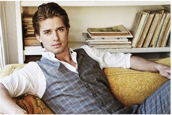 Drew Van Acker Fotoğrafı