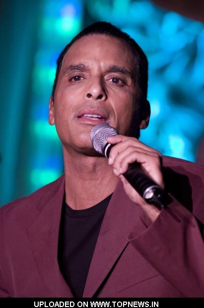 Jon Secada Fotoğrafı